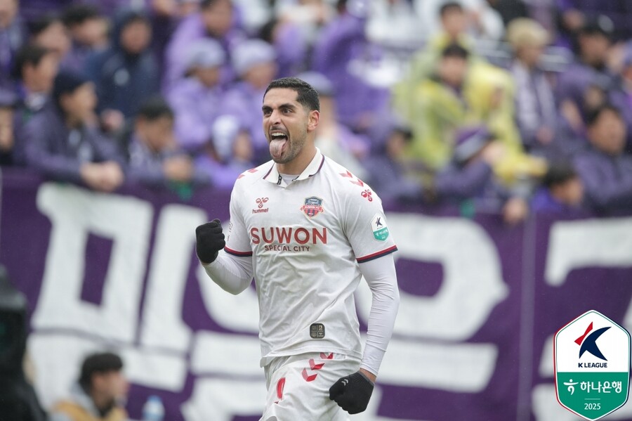 ▲ 여름 들어 5경기 연속골을 몰아치며 12골로 K리그1 개인 득점 2위로 올라선 수원FC의 싸박. 김은중 감독의 지도 아래 매서운 득점 페이스를 찾으면서 수원FC의 상승세에 기여하고 있다. ⓒ 한국프로축구연맹