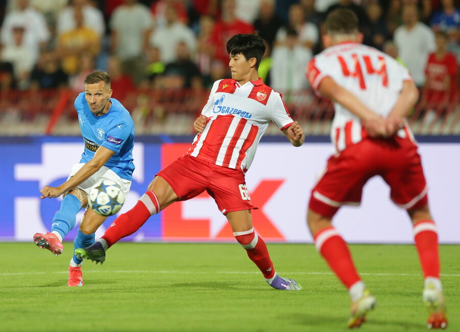 ▲ UEFA 챔피언스리그 플레이오프 1차전에서 풀타임을 뛴 설영우  ⓒ연합뉴스/EPA