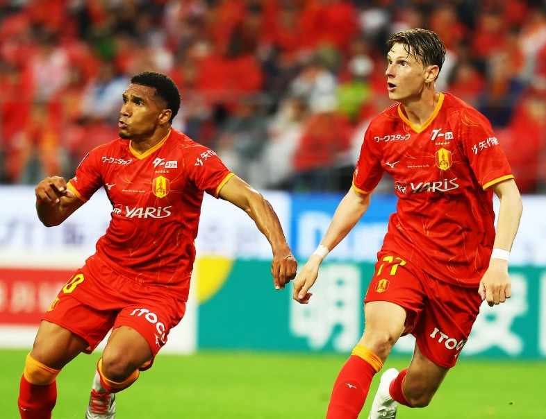 ▲ J1리그 나고야 그램퍼스는 21일(한국시간) 구단 공식 홈페이지를 통해 "구단은 잉글랜드 프리미어리그 소속의 에버튼과 전략적 파트너십을 체결했다. 이번 파트너십은 에버튼과 AS로마(이탈리아)의 공식 주주인 댄 프리드킨 그룹과 관계를 기반으로 체결됐으며, AS로마에 이어 맺어진 새로운 파트너십이다. 이로써 나고야는 차세대 선수 육성 및 국제 교류, 사업 제휴의 기회를 한 층 더 확대해 나갈 것이다"라고 발표했다. ⓒ나고야