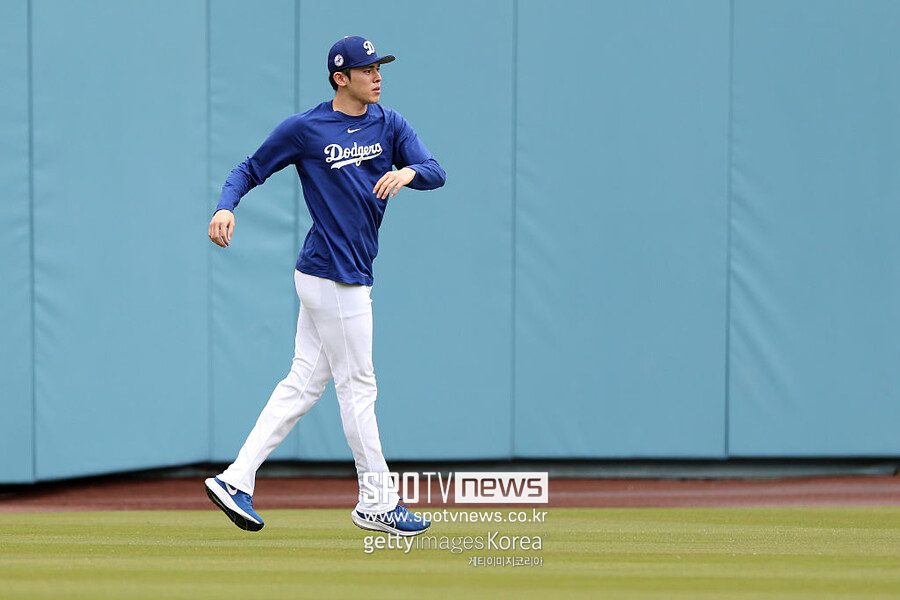 ▲ 워밍업 중인 사사키 로키.