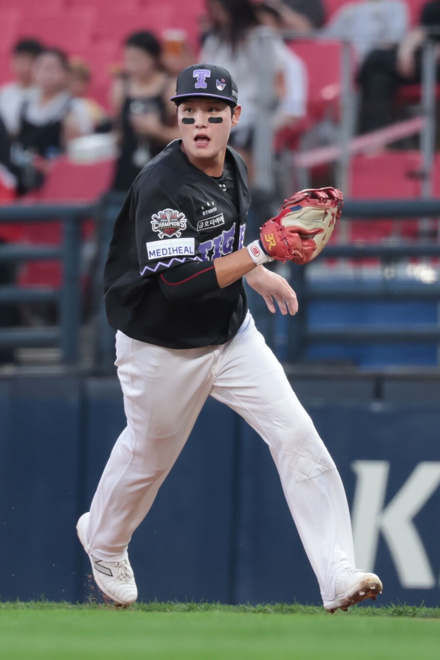 ▲ 경기 초반 불안한 수비로 위기를 자초한 오선우 ⓒKIA타이거즈