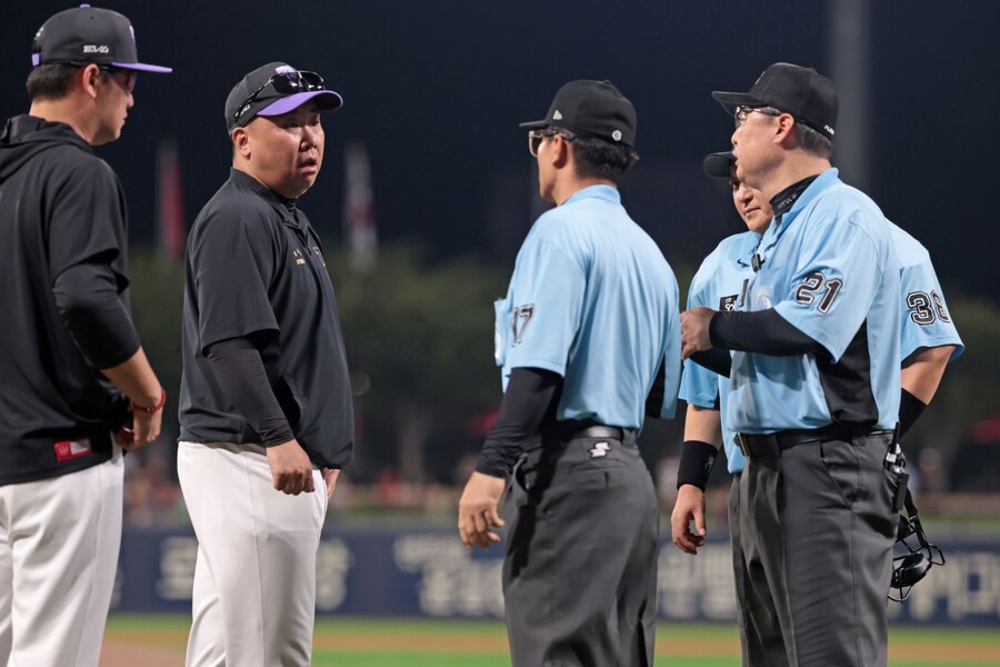 ▲ 9회 마지막 상황에 항의하다 경기 종료 후 퇴장 당한 이범호 KIA 감독 ⓒKIA타이거즈