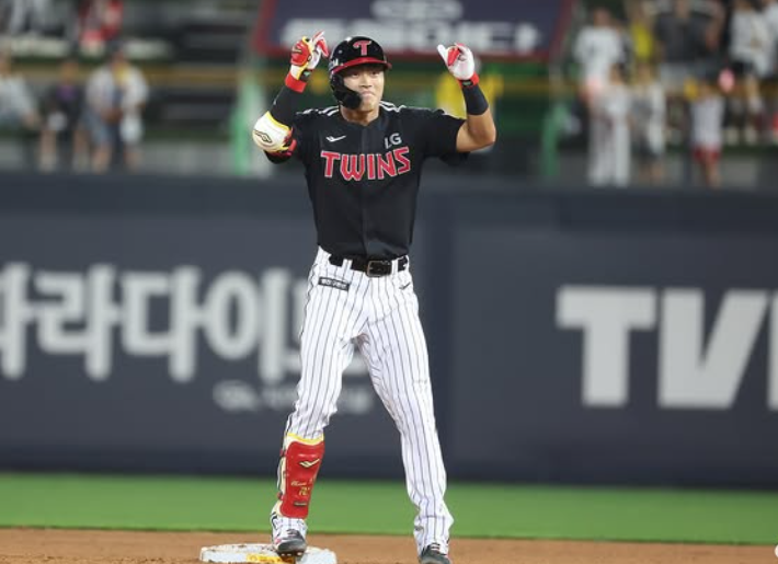 ▲ 팀 내 주전 구도를 다방면에서 위협하는 선수로 기대를 모으는 천성호 ⓒ LG 트윈스