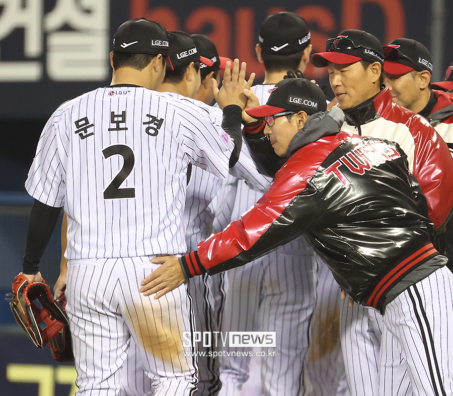 ▲ 염경엽 감독은 문보경이 팀의 4번 타자로 꾸준히 100타점을 쳐 줄 수 있다고 기대한다 ⓒ곽혜미 기자