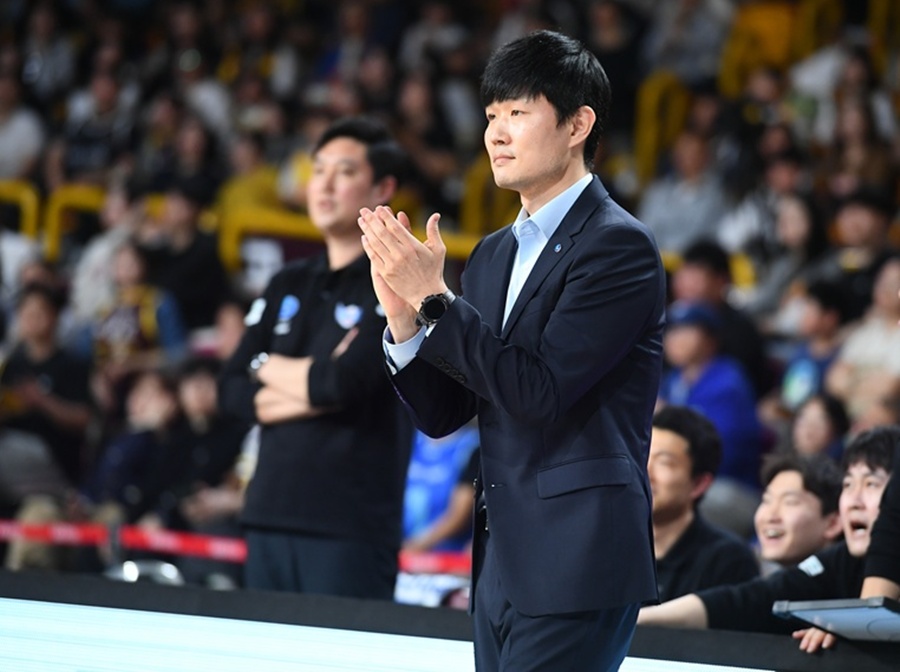 ▲ 강혁 감독 ⓒ KBL