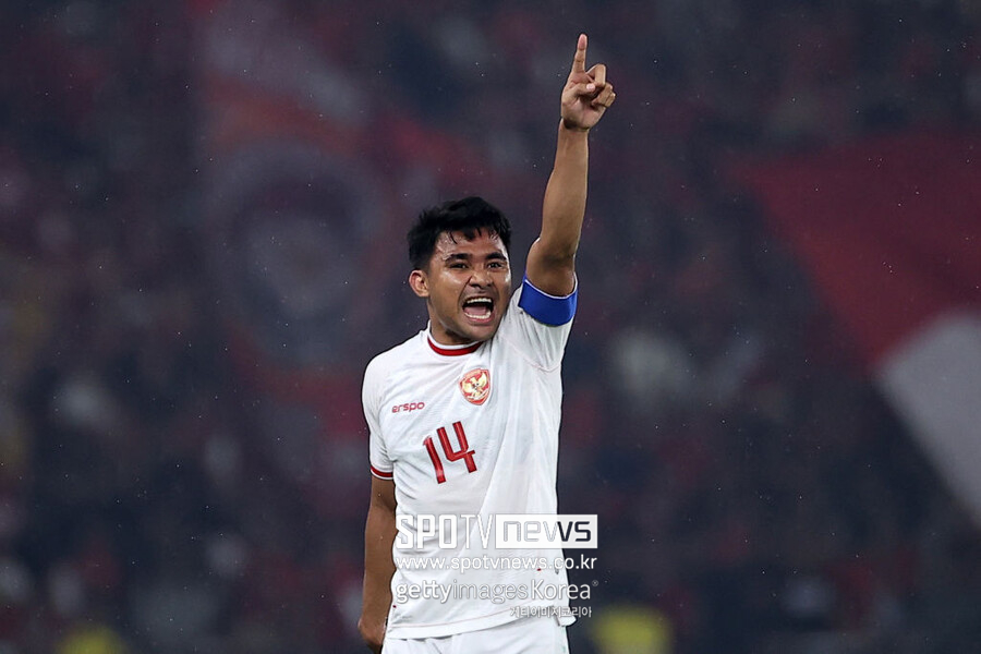 ▲ 경질 통보를 받은 지 약 5개월이 흘렀음에도 인도네시아 언론은 끊임없이 신태용 동향을 주시하는 분위기다. 신 감독이 울산HD 사령탑에 오른 내용까지 자세히 파악하면서 인도네시아는 여전히 관심을 표하며 현재 대표팀과 비교하고 있다. 신태용 감독의 애제자로 불렸던 아스나위