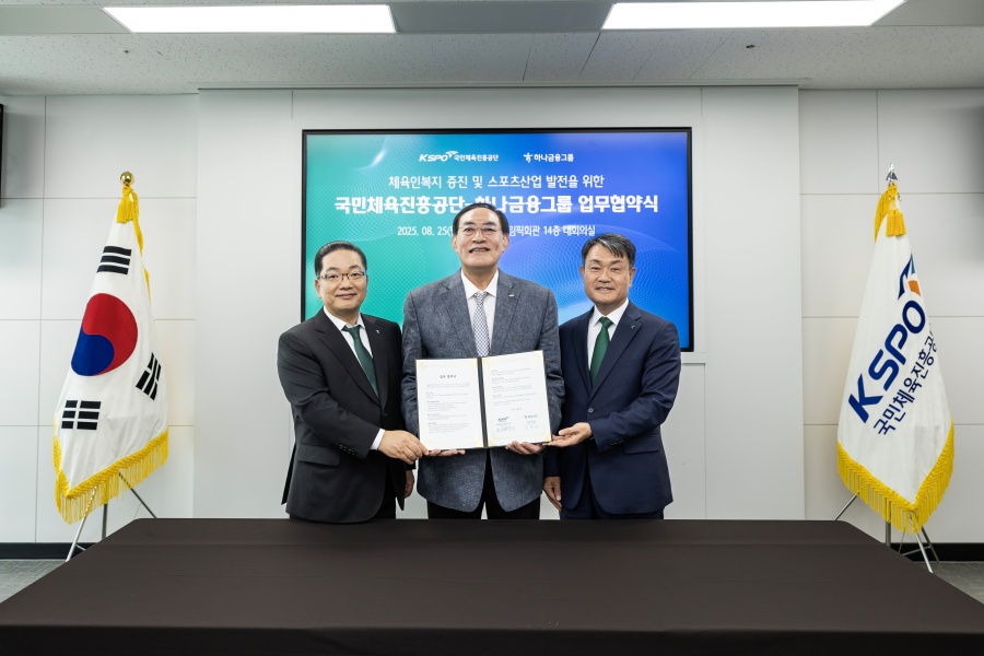 국민체육진흥공단_하나금융그룹 업무협약 사진(왼쪽부터 이호성 은행장, 하형주 이사장, 성영수 대표이사)