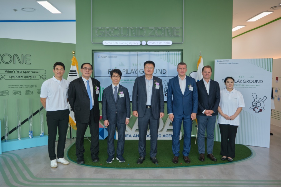 FPG 개관식 단체사진_김동현, 공단 이사장, KADA 위원장, 제2차관, WADA 회장, 선수위원장) ⓒKADA