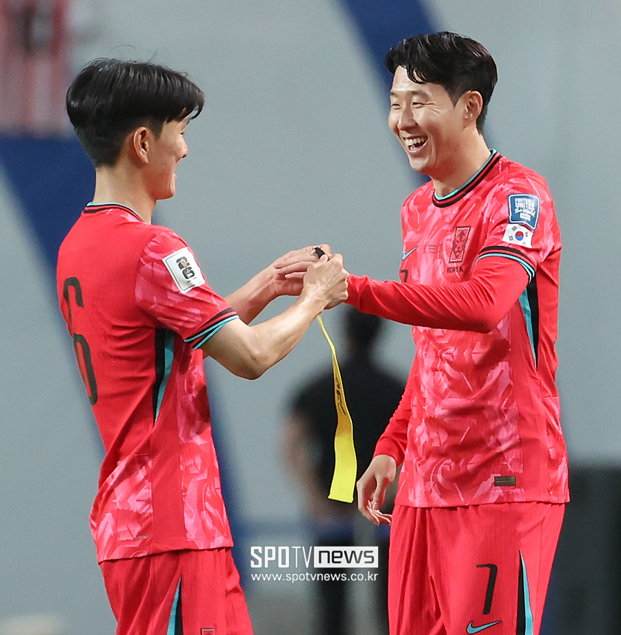 ▲ 2026 FIFA 북중미 월드컵 아시아 3차 예선 대한민국과 쿠웨이트의 경기가 10일 오후 서울월드컵경기장에서 열렸다. 손흥민이 벤치에서 경기를 시작하고 있다.  ⓒ곽혜미 기자