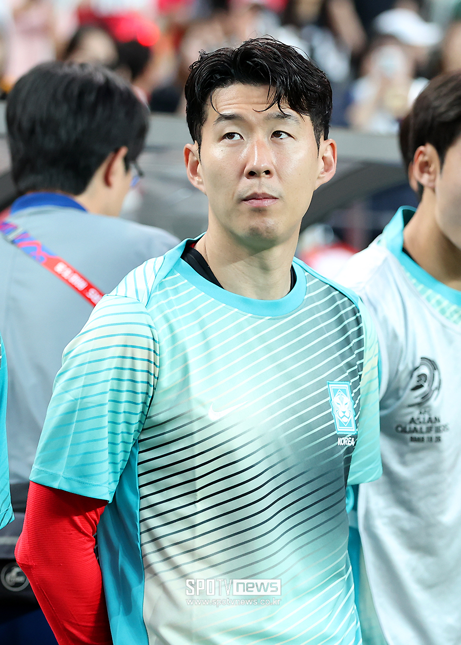▲ 2026 FIFA 북중미 월드컵 아시아 3차 예선 대한민국과 쿠웨이트의 경기가 10일 오후 서울월드컵경기장에서 열렸다. 손흥민이 벤치에서 경기를 시작하고 있다.  ⓒ곽혜미 기자