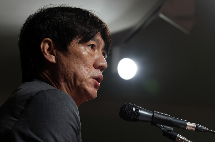 ▲ 홍명보 대한민국 축구대표팀 감독은 25일 오후 2시 서울 종로구 축구회관에서 다음 달 2026 국제축구연맹(FIFA) 북중미 월드컵 본선에 대비한 2차례 평가전에 나설 26명을 발표했다. ⓒ연합뉴스