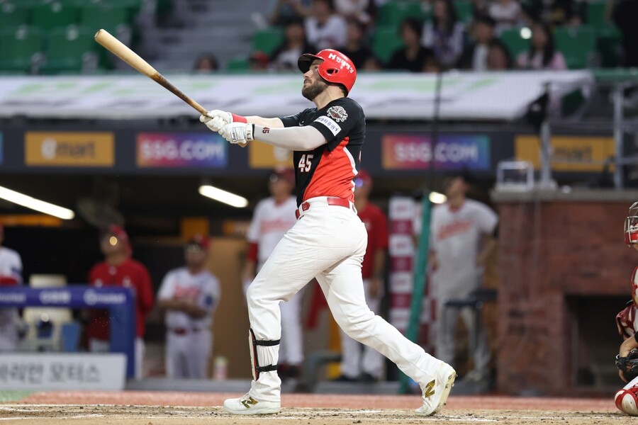 ▲ 1회 솔로홈런, 2회 희생플라이로 경기 초반 팀 타선을 주도한 위즈덤 ⓒKIA타이거즈