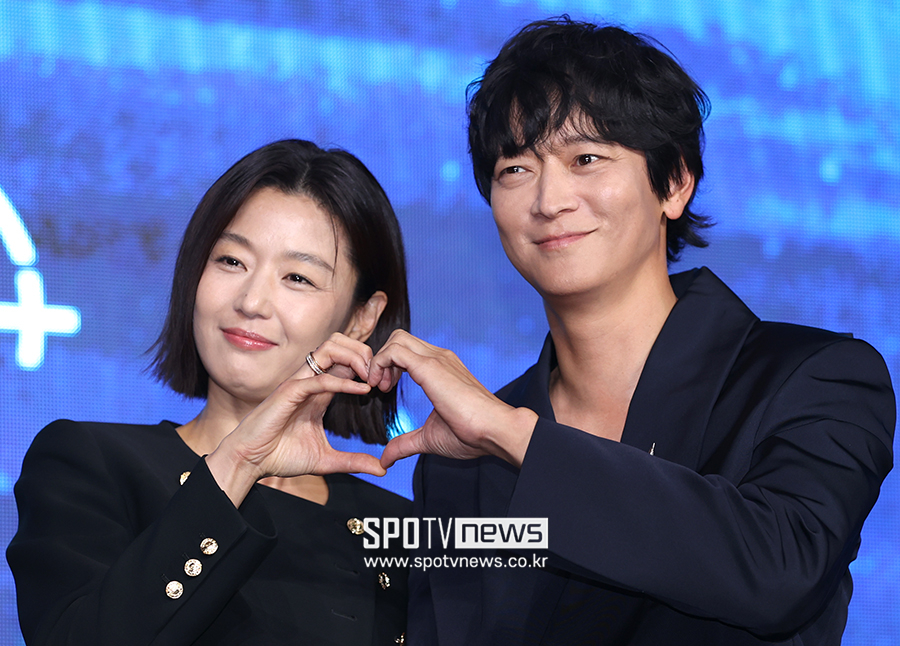 ▲ 전지현 강동원 ⓒ곽혜미 기자