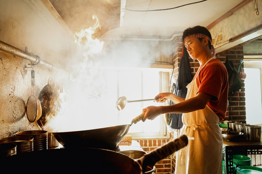▲ 보스 조우진. 제공ㅣ하이브미디어코프