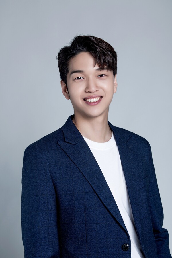 ▲ 유재필이 연극 무대에 첫 도전한다. 유재필 첫 도전작 ‘아니, 그러니까’는 오는 10월 1일부터 19일까지 대학로 씨어터 조이에서 공연된다. 제공|FNC엔터테인먼트