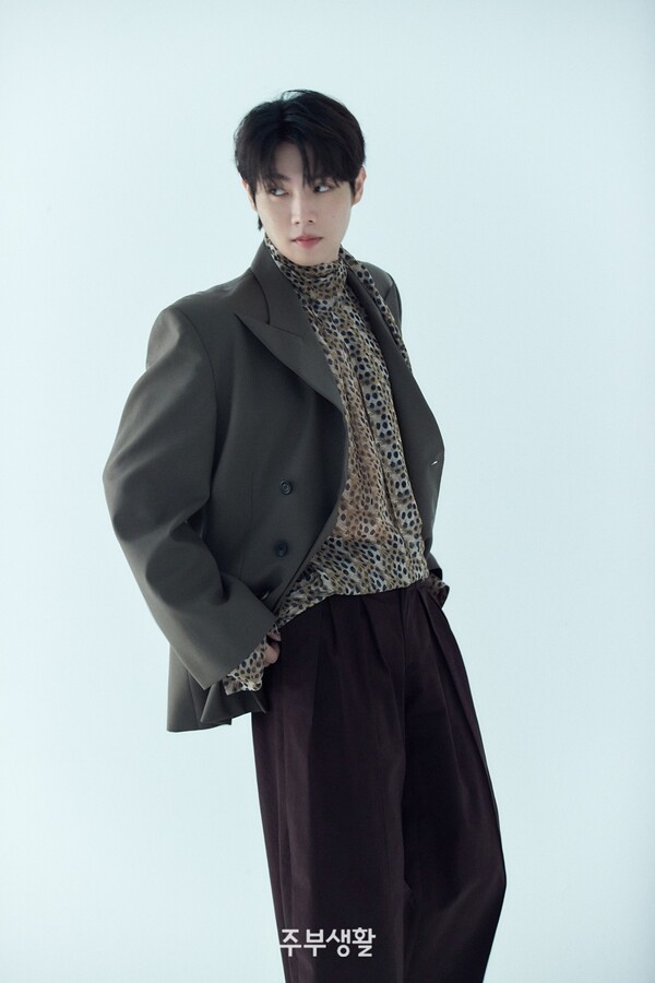 ▲ 손태진이 '주부생활' 10월호 커버를 장식했다. 제공|주부생활