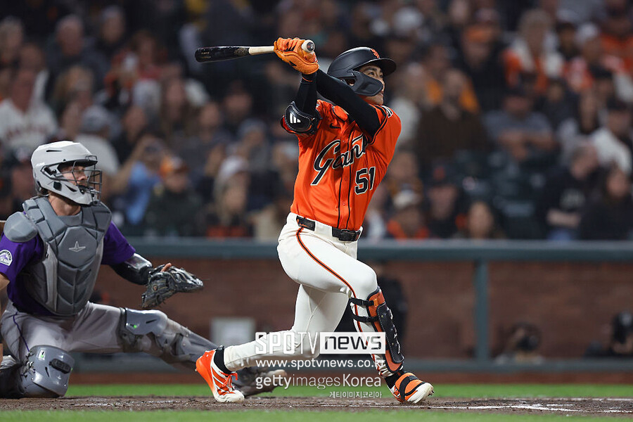 ▲ 이정후가 시즌 12호 3루타를 터트리는 순간. 이정후는 이 3루타로 코빈 캐럴과 재런 듀란에 이어 메이저리그 3루타 3위에 올랐다.