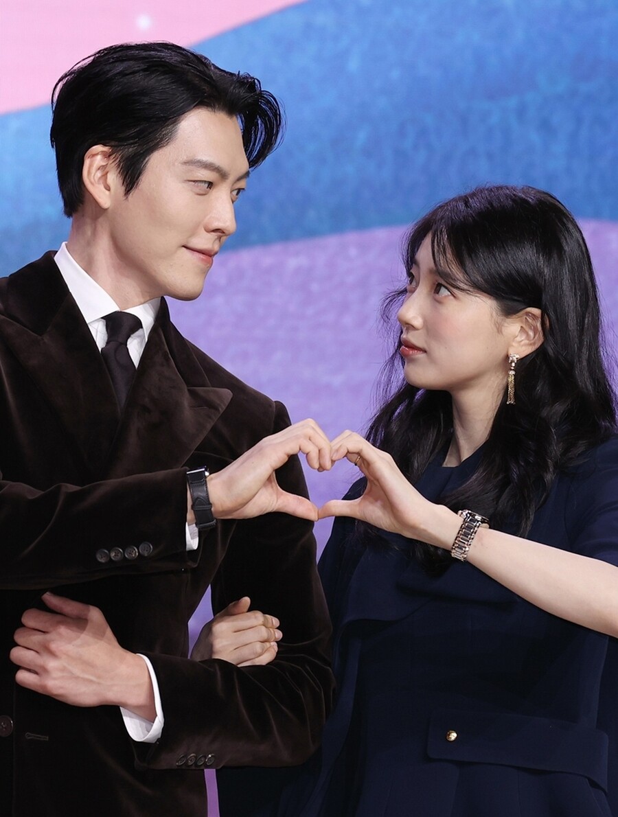 ▲ 김우빈(왼쪽), 수지.  ⓒ연합뉴스