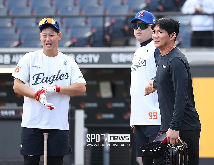 ▲ 류현진 오지환 ⓒ곽혜미 기자