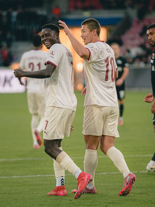 ▲ 조규성의 최근 활약은 단순한 득점 행진 이상의 감동을 준다. 부상과 합병증, 449일의 공백, 체중 급감과 뼈를 깎는 재활을 딛고 다시 정상 무대에 선 것이다. 지금도 여전히 경기력을 끌어올리는 과정에 있지만, 복귀 이후 미트윌란의 핵심 공격수로 자리매김하고 있다. ⓒ미트윌란