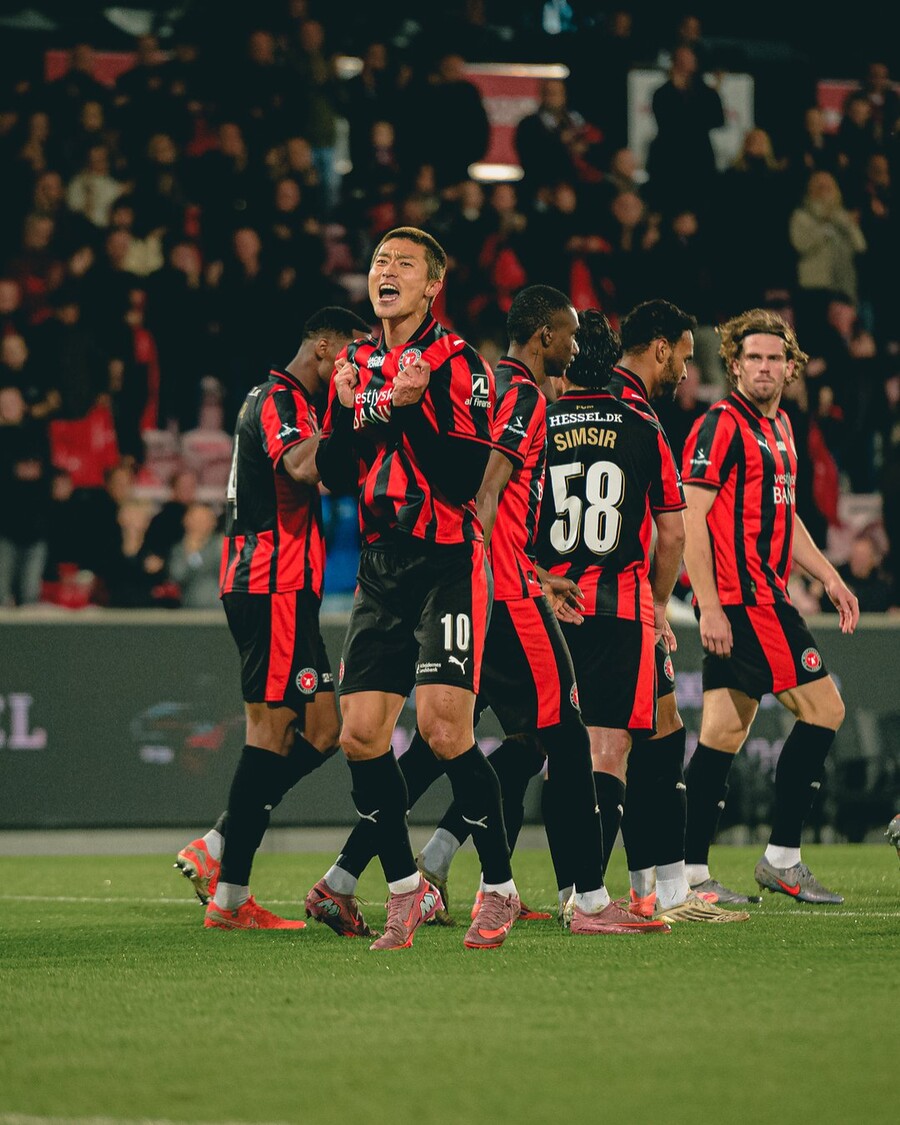 ▲ 조규성의 최근 활약은 단순한 득점 행진 이상의 감동을 준다. 부상과 합병증, 449일의 공백, 체중 급감과 뼈를 깎는 재활을 딛고 다시 정상 무대에 선 것이다. 지금도 여전히 경기력을 끌어올리는 과정에 있지만, 복귀 이후 미트윌란의 핵심 공격수로 자리매김하고 있다. ⓒ미트윌란