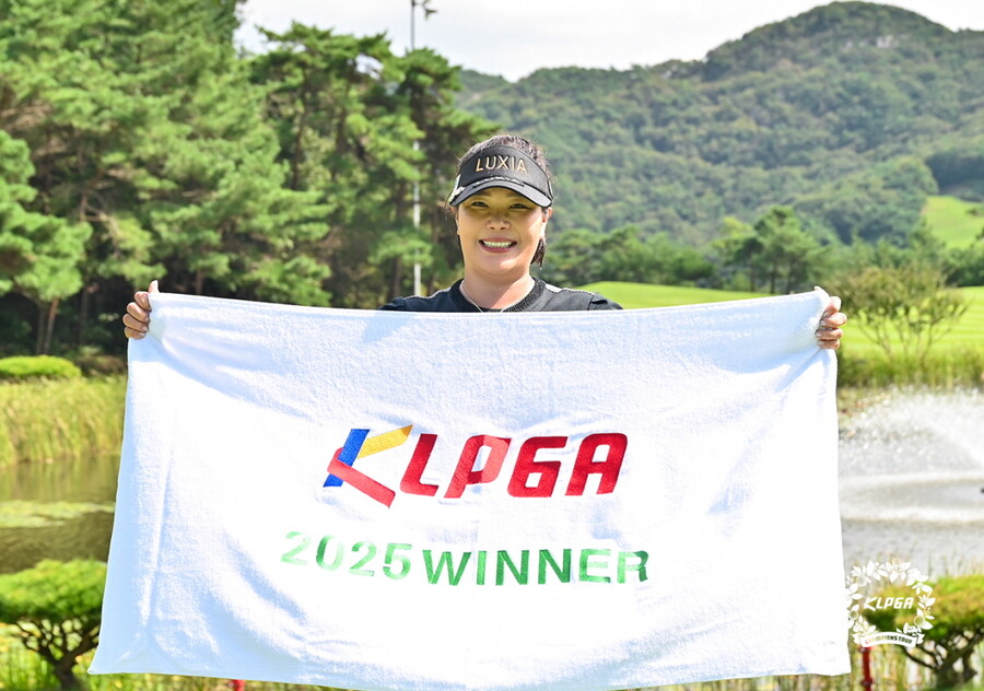 KLPGA 2025 웨스트오션CC 챔피언스투어 7차전 최혜정, 시즌 2승과 함께 2년 연속 상금왕 확정 ⓒKLPGA