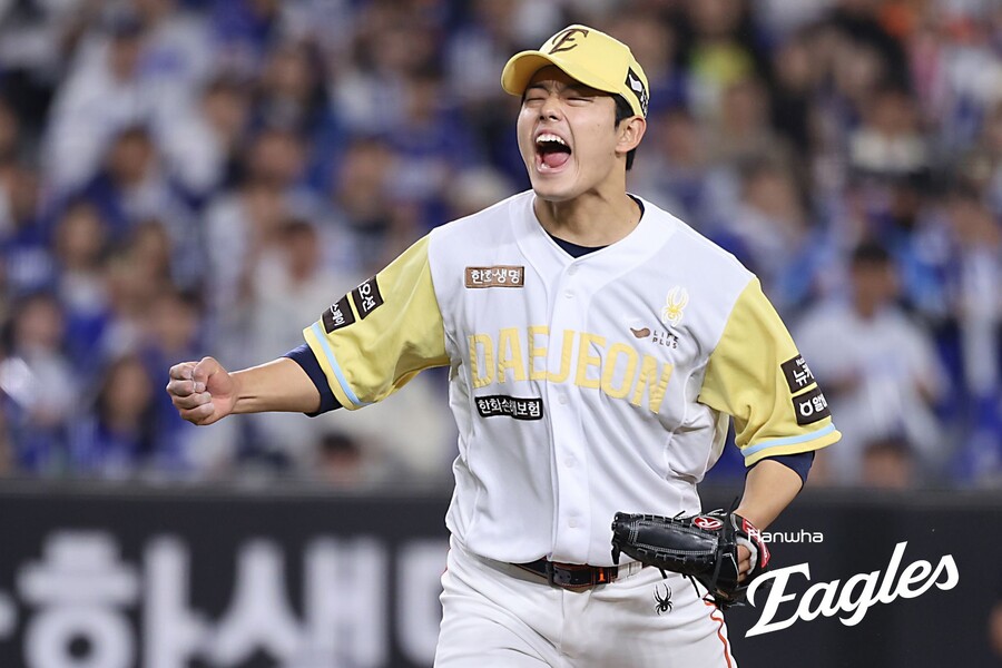 ▲ 꿈돌이 유니폼을 입고 포효하는 한화 문동주. ⓒ한화이글스