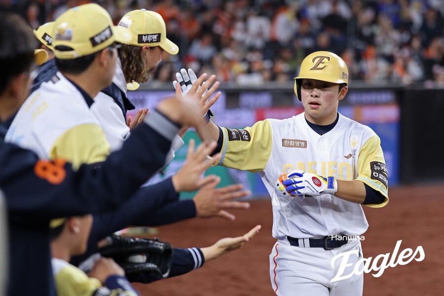 ▲ 꿈돌이 유니폼을 입고 홈런을 친 한화 문현빈 ⓒ 한화 이글스