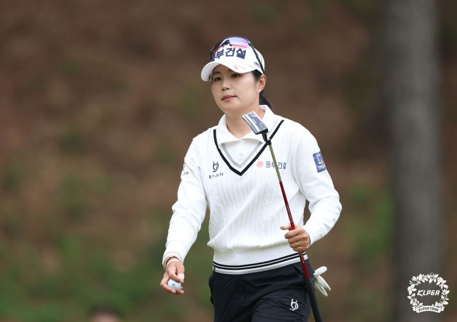 ▲ 홀아웃하는 장수연 ⓒKLPGA