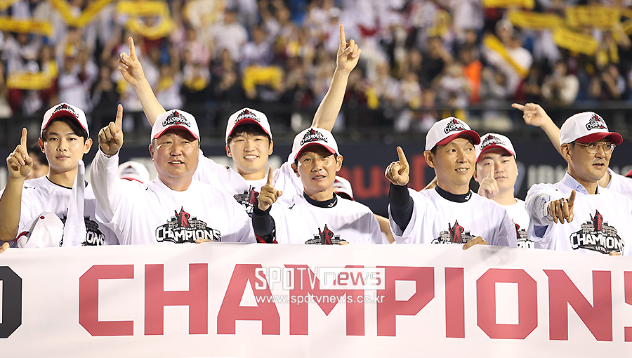 ▲ 차명석 단장 염경엽 감독 김정준 코치 ⓒ곽혜미 기자