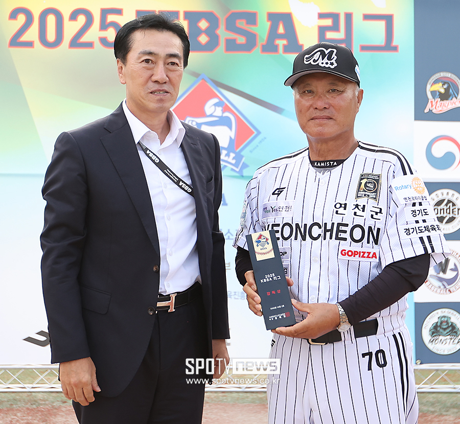 ▲ 경기도소프트볼협회 마용철 부회장 연천 미라클 김인식 감독 ⓒ곽혜미 기자