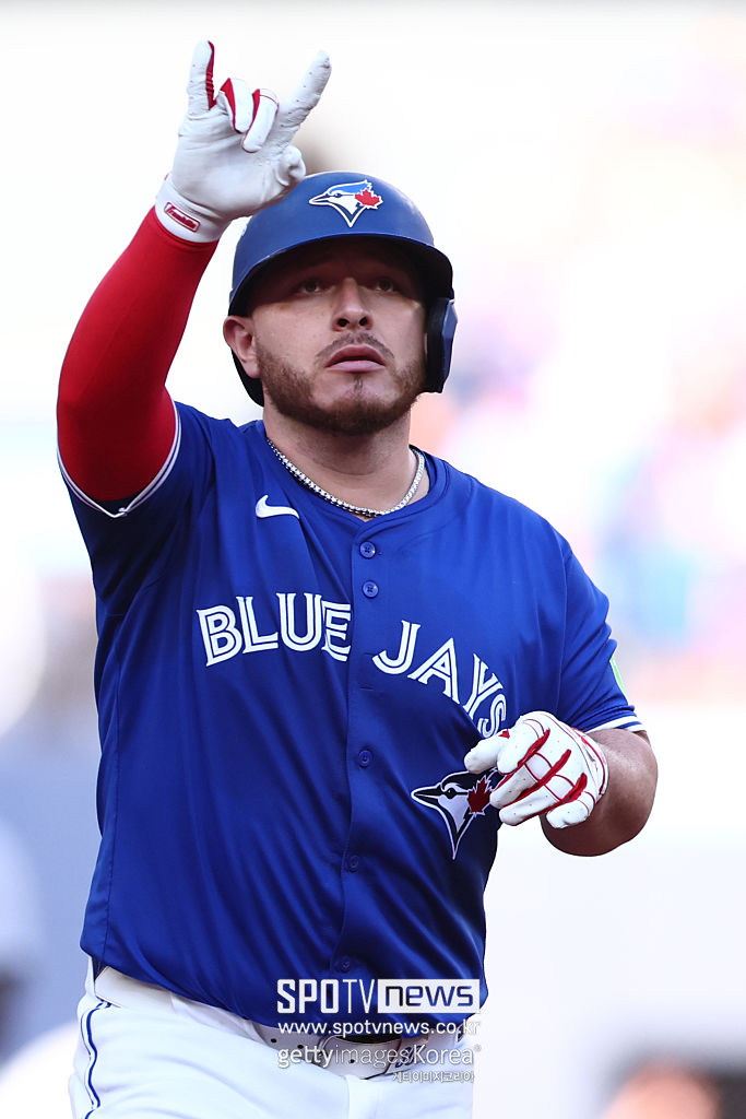 알레한드로 커크는 뉴욕 양키스를 상대로 솔로 홈런을 터뜨렸다.