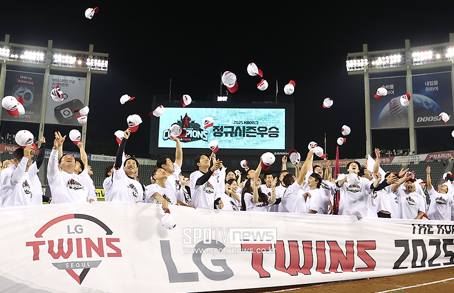 ▲ LG는 2년 만에 정규시즌 1위에 올랐다. 8일부터는 한국시리즈 준비를 위해 이천 LG챔피언스파크에서 합숙 훈련에 돌입한다. ⓒ곽혜미 기자