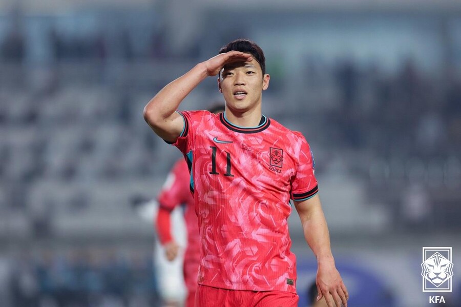 ▲ 한국 대표팀의 홍명보 감독은 지난달 진행한 미국, 멕시코와 9월 A매치 2연전 명단에서 황희찬을 제외하는 파격적인 선택을 내렸다. 부진에 빠져 있어도 대표팀 내 공헌도나 이름값이 높아 꾸준히 명단에 이름을 올렸던 황희찬이었기에 당시 명단 제외는 꽤 충격적이었다. ⓒ대한축구협회