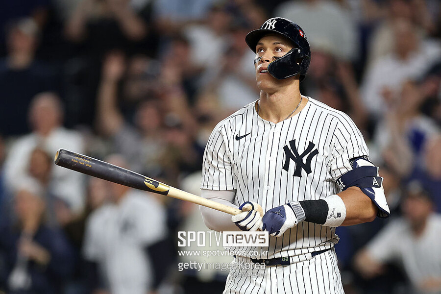 ▲ 타구를 바라보는 애런 저지.