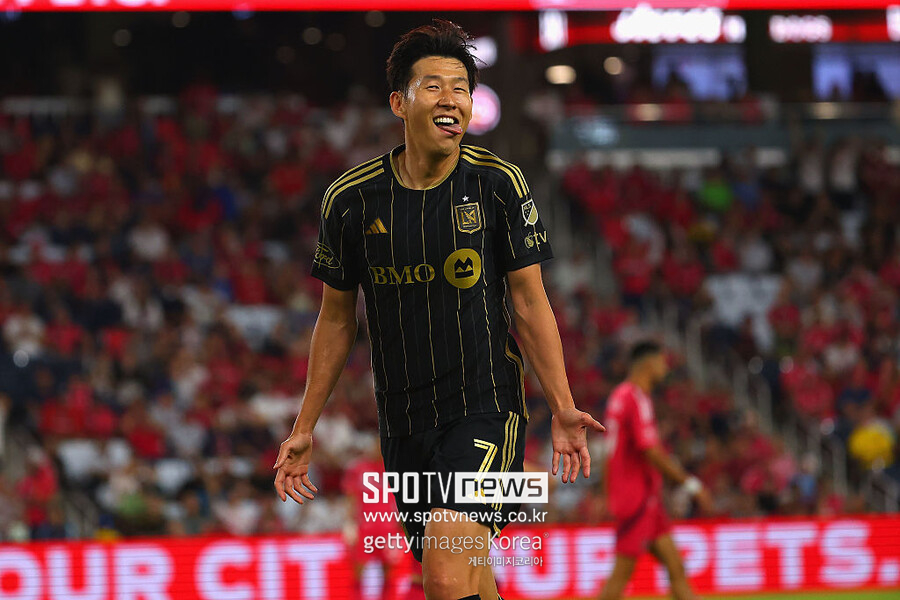 ▲ 손흥민은 자신이 득점보다 팀의 흐름과 밸런스를 우선시했고, 부앙가의 득점 효율은 급상승했다. MLS 사무국이 부앙가에게 이달의 선수상을 줬지만, 배경에 손흥민의 존재감을 가장 잘 입증하는 부분이기도 하다.