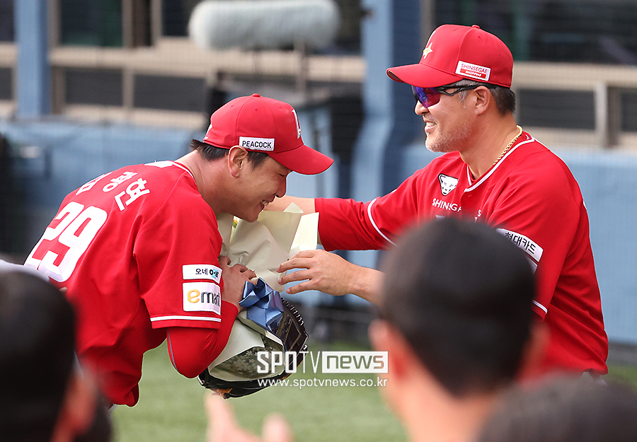 ▲ 김광현 이숭용 감독 ⓒ곽혜미 기자