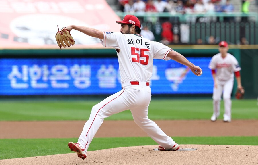 ▲ 화이트는 1차전에서 커맨드 난조는 물론 기본기 부족을 보여주며 자존심을 구겼다 ⓒ연합뉴스