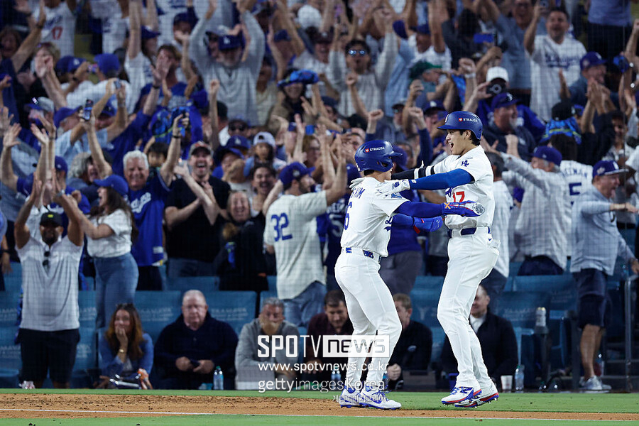 ▲ 다저스의 챔피언십시리즈 진출을 확정하는 결승 끝내기 득점을 올리며 팀에 공헌한 김혜성