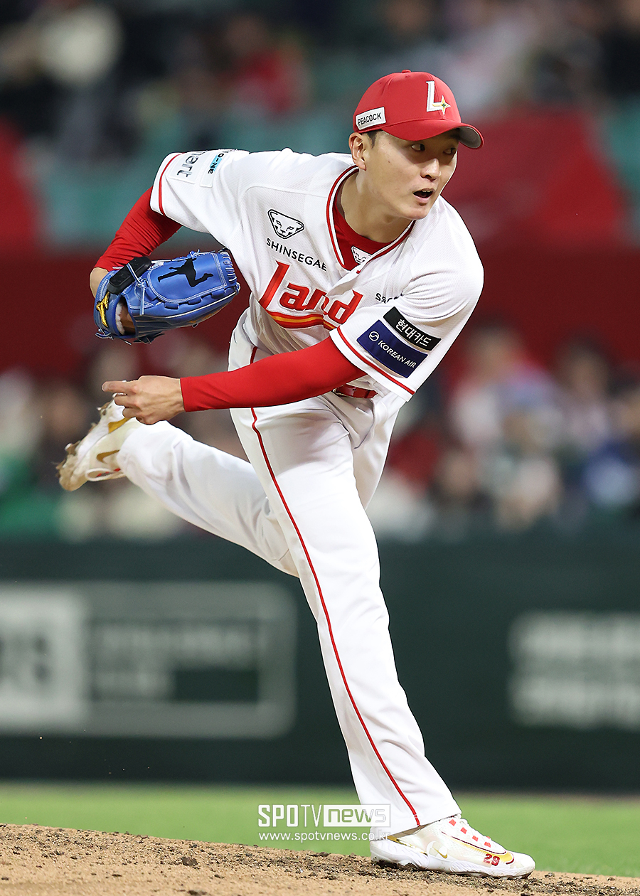 ▲ 준플레이오프 2차전 선발 중책을 맡은 김건우 ⓒ곽혜미 기자