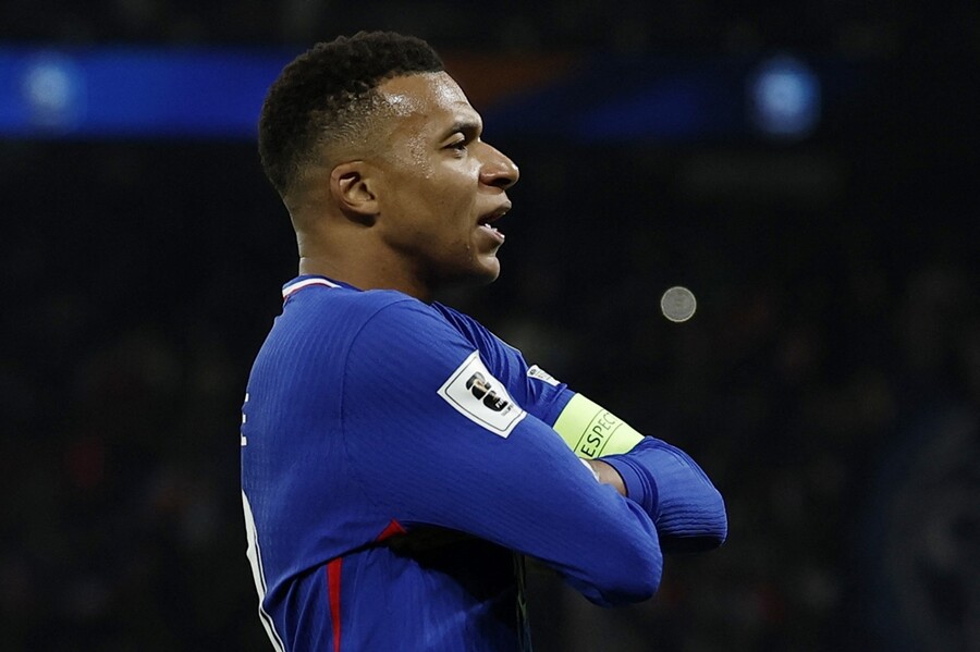 ▲ 아스는 음바페가 현 시점 세계 최고다. 이의를 제기할 이유가 없다. 음바페의 놀라운 골은 모든 것을 드리블로 제치고 나왔다. 현재 폼은 정말 놀랐다고 극찬했다. 음바페는 현재 공식전 10경기 연속 득점으로 이러한 평가를 정당화하고 있다.  ⓒ연합뉴스/REUTERS