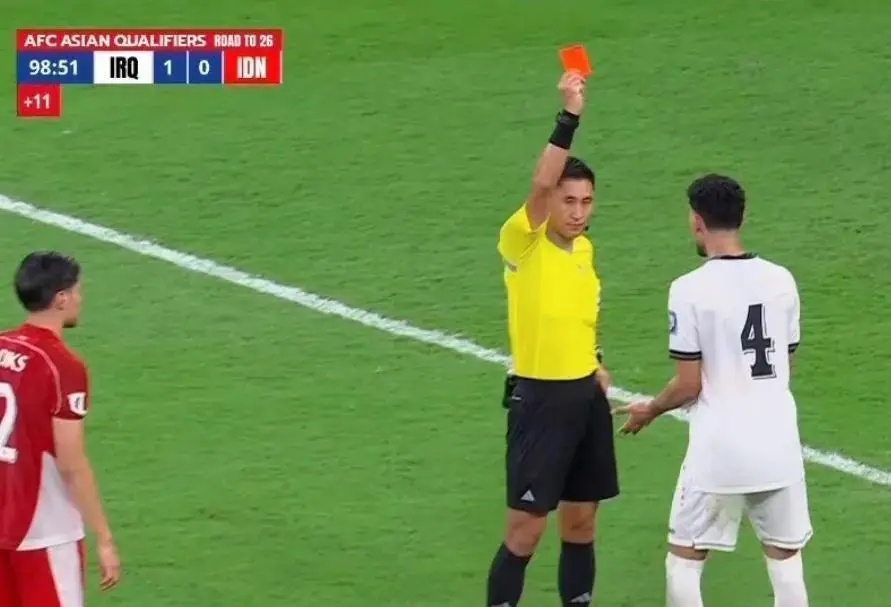 ▲ 10일 사우디 제다에서 열린 2026 북중미 월드컵 아시아지역 4차예선 B조 2차전을 통해 인도네시아와 이라크가 맞붙었다. 월드컵 본선 진출을 위해서는 반드시 승리가 필요했던 가운데 이라크가 1-0으로 이겼다. 인도네시아는 통한의 패배를 이날 주심을 맡은 중국 출신의 마닝 탓으로 돌렸다. ⓒ 소후