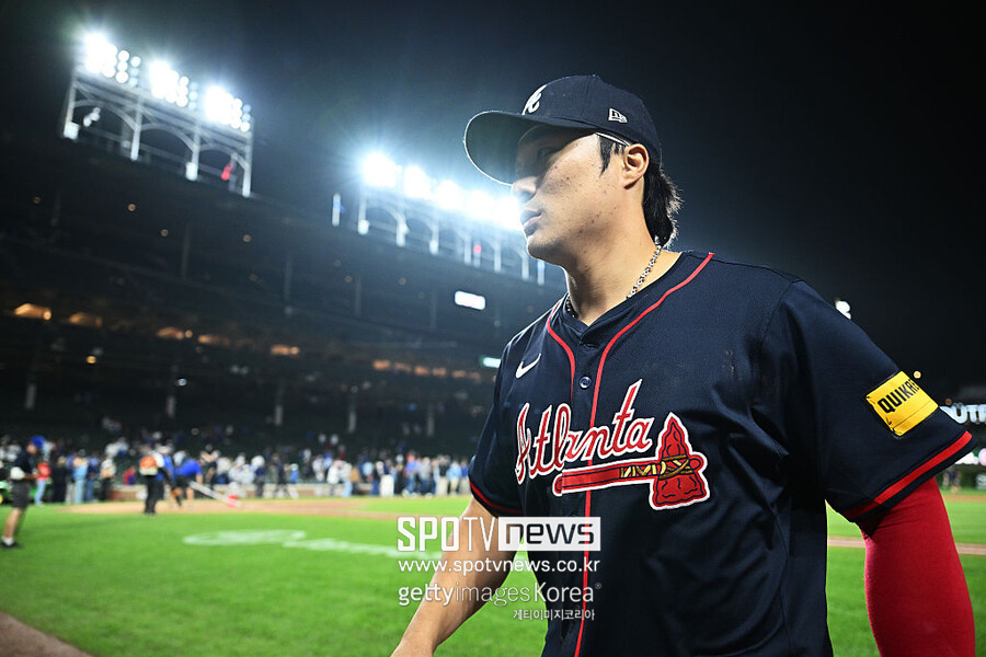 ▲ 한국인 메이저리거 역사상 최초의 골드글러브 수상자이자, 아시아 출신 메이저리그 내야수 최초로 골드글러브를 품에 안은 김하성.