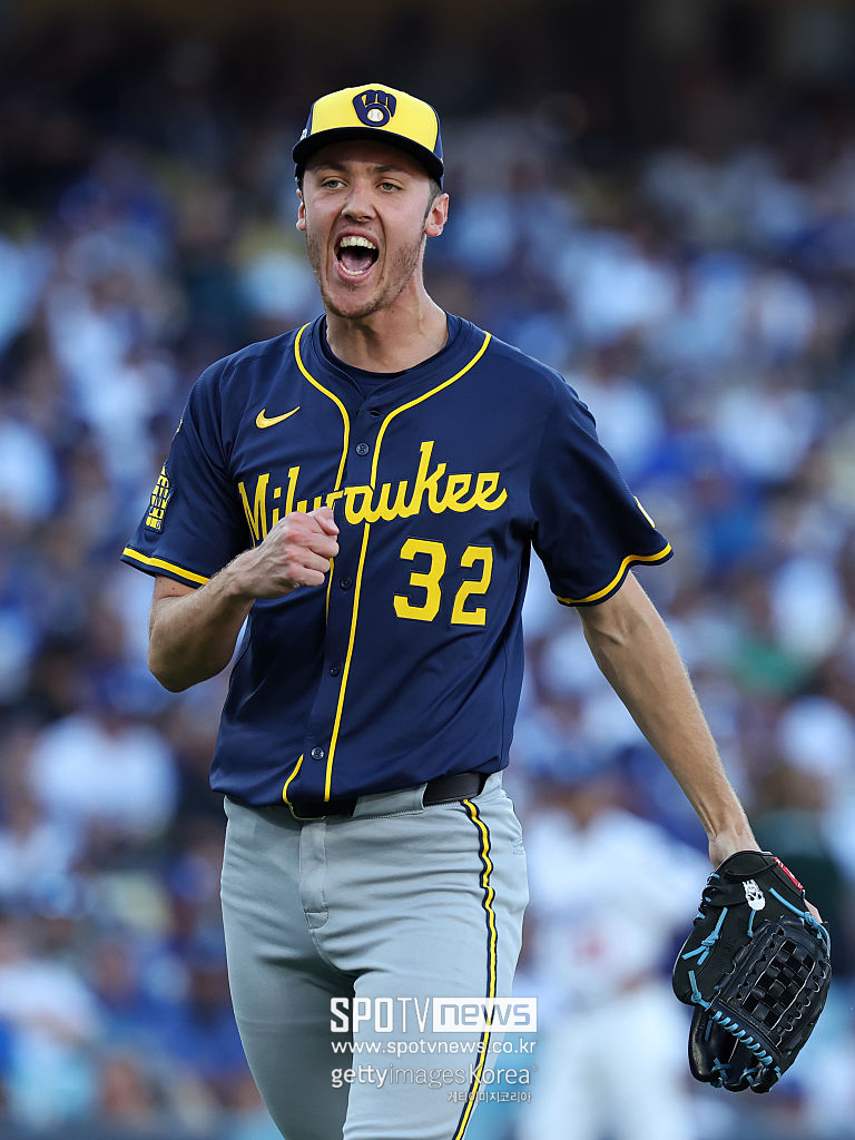 ▲ 밀워키 브루어스 두 번째 투수로 마운드에 오른 제이콥 미시오로브스키.