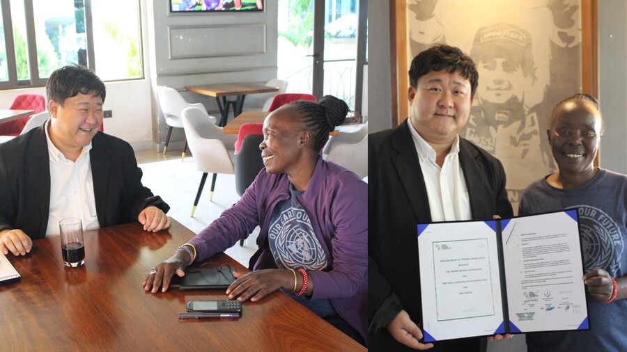 SDG YOUTH 김주용 이사장(좌)과 TLPF 테글라 로루페 회장(우)이 MOU 체결 후 기념촬영을 하고 있다.