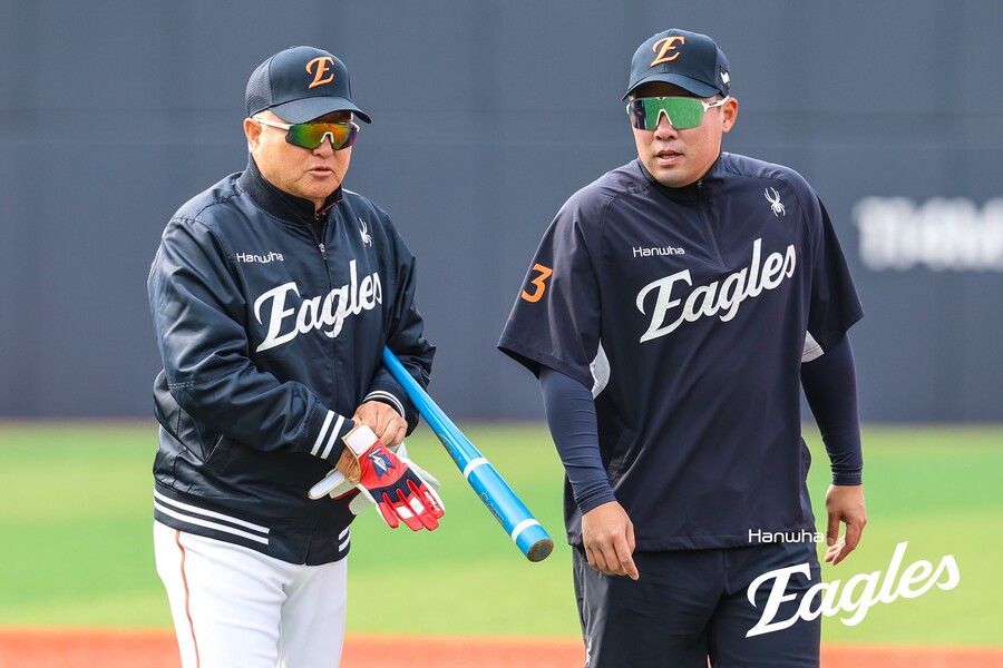 ▲ 김경문 한화 감독과 한화 내야수 안치홍 ⓒ한화 이글스