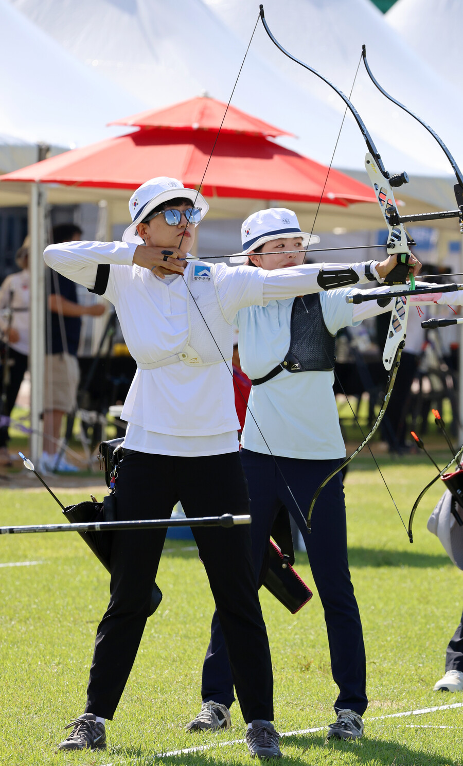 ▲ 1일 광주 남구 주월동 광주국제양궁장에서 열린 현대자동차 정몽구배 한국양궁대회에서 여자 리커브 예선에 출전한 안산이 활시위를 당기고 있다.  ⓒ연합뉴스