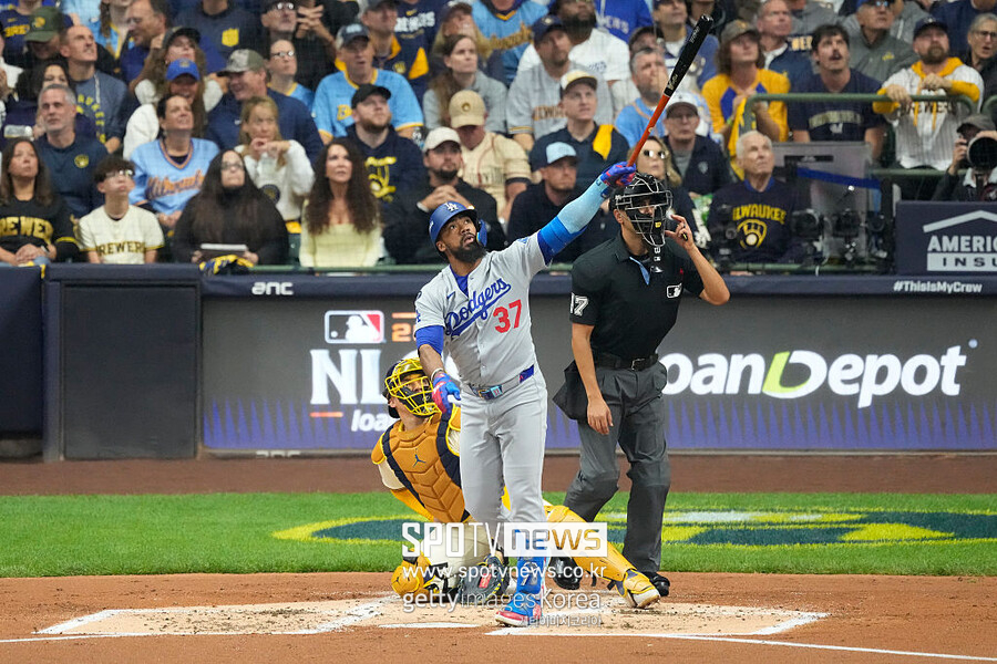 ▲ 테오스카 에르난데스는 챔피언십시리즈 기간 도중 팀 동료 하나로부터 원정 숙소서 유령을 봤다는 이야기를 들었다고 증언했다