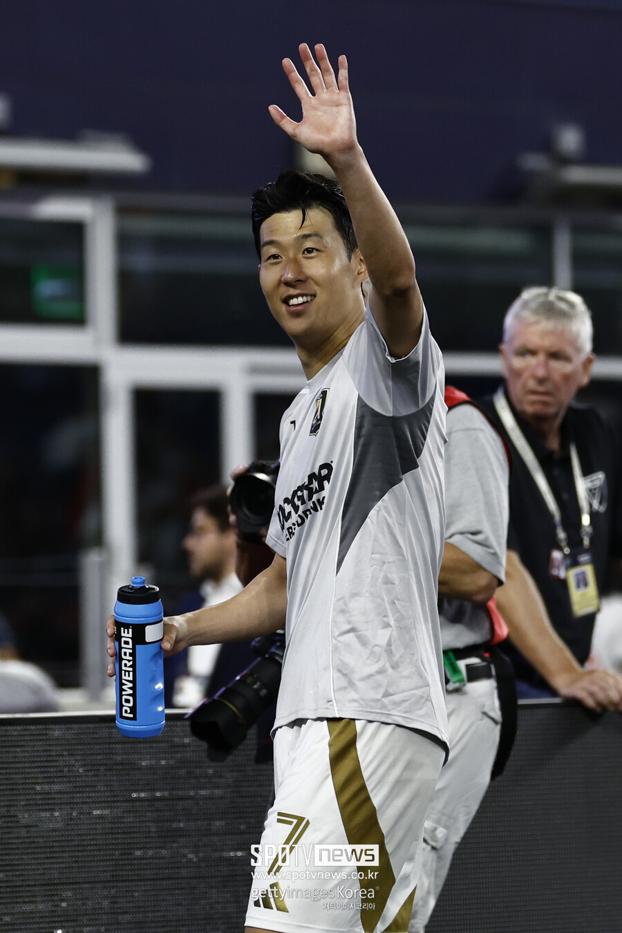 ▲ LA에서의 황금빛 시즌이 끝나면 올겨울 다시 유럽 축구계에 손흥민이 등장할지도 모른다. 손흥민이라는 이름 세 글자는 여전히 축구계의 중심에서 움직이고 있다.