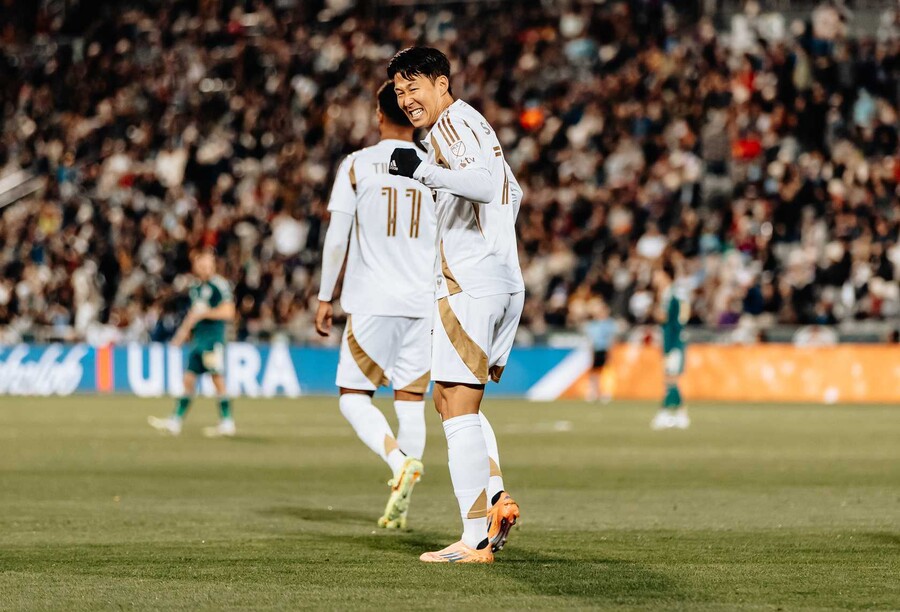 ▲ MLS는 아직 휴식기에 접어들지 않았지만, 이미 유럽 언론은 손흥민을 다음 이적시장의 중심 키워드로 올려놨다. 토트넘 시절부터 이어온 득점 감각과 리더십, 아시아 최고 선수라는 상징성까지 손흥민이 유럽으로 돌아온다면 단순한 스토리 이상의 파급력을 가질 것이다. ⓒ LAFC